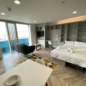 Апартаменты Eyre Square Self Catering